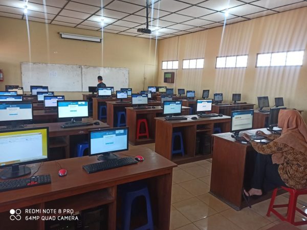 PC klien untuk UNBK SMK Muhammadiyah 1 Klaten Utara 100% siap PC klien untuk UNBK SMK Muhammadiyah 1 Klaten Utara 100% siap