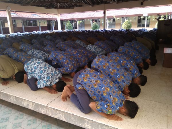 Tradisi shalat Dhuha di SMK Muhammadiyah 1 Klaten Utara Tradisi shalat Dhuha di SMK Muhammadiyah 1 Klaten Utara