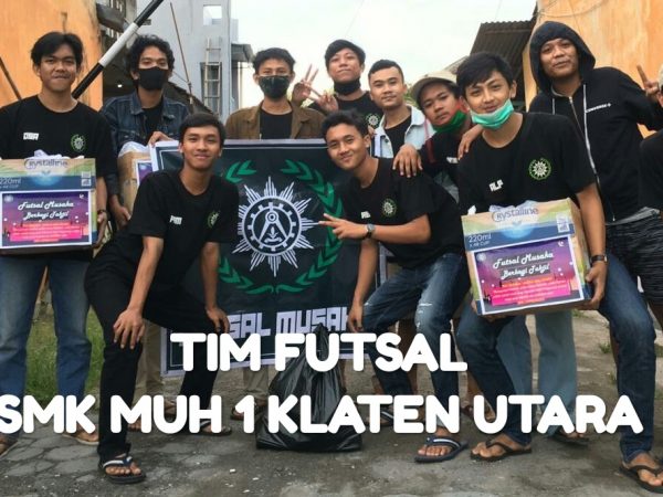 Tim Futsal Musaka berbagi takjil