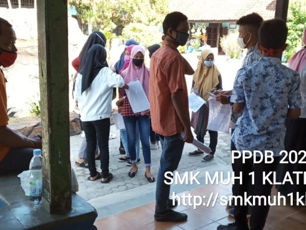 Pembagian leaflet PPDB SMK Muh 1 Klaten Utara di SMP Negeri 1 Ceper