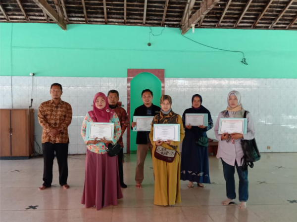 Penyerahan Penghargaan hapal juz 30 SMK Muh 1 Klaten Utara