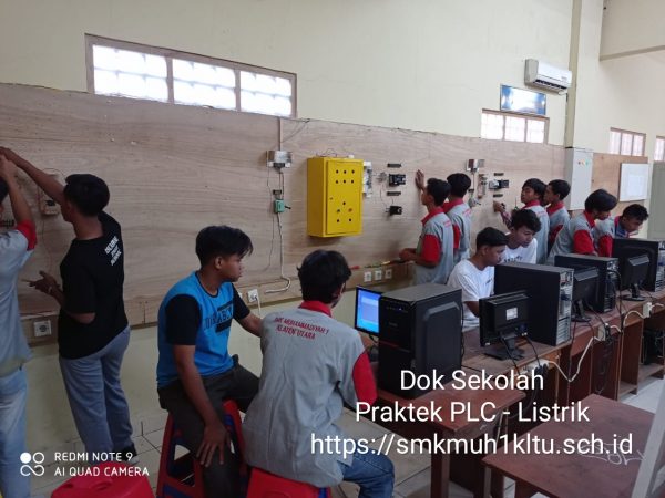 Praktek PLC (Programmable Logic Control) SMK Muhammadiyah 1 Klaten Utara