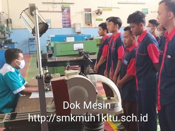 Penjelasan sebelum praktek di lab Mesin Musaka