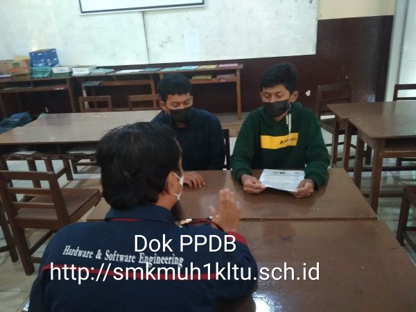 Pengumpulan berkas daftar ulang Pengumpulan berkas daftar ulang